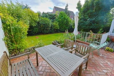 Stadtleben trifft Gartenruhe – 4-Zimmer-Wohnung mit 250 m² Garten und 189 m² Wohn-Nutzfläche, 22043 Hamburg, Etagenwohnung