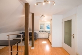 Wohnküche - Oben drüber nur der Himmel – Ihre stilvolle Dachgeschosswohnung in Groß Flottbek.