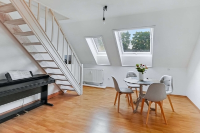 Eleganz auf zwei Etagen – Ihre besondere Dachgeschoss-Wohnung, 22043 Hamburg, Etagenwohnung